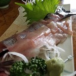 ドライブイン やまびこ - 新鮮な鱒刺身、ビールが欲しくなります