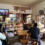 ドライブイン やまびこ - 環境客で賑わう店内