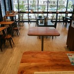 リカーワールド華 - カフェ店内