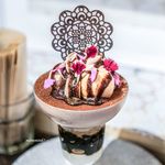 デザートカフェ ハチドリ - 料理写真:ショコラとバナナのパフェ　3種のアイス