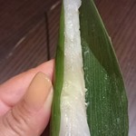 さ行 - 八寸のちまきをあけたらヒラメのお寿司がじゃじゃーん