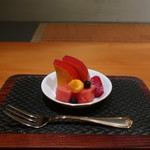 日本料理 幸庵 - 宮崎マンゴー、小玉西瓜、ラズベリーのルイベ、ブルーベリーの盛合せ