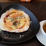イタリアンレストラン アンジェロ - ・スモークサーモンとエリンギのピッツァ