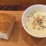ビストロ ルミエル - ランチセットのパンとさつまいものポタージュ