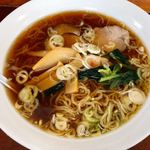 味よし食堂 - ラーメン(中盛)。700円
      今日はほうれん草でした。うまかー。