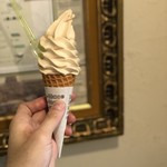 ジェラテリア アクオリーナ - ダージリンのジェラートソフト（620円）税込