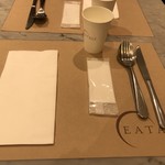 EATALY - 最初のお水は紙コップ⁈