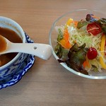 Cafe&Salon Suburu - アジアンランチのトムヤムクンとサラダ