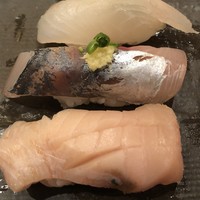 鮨ぎん くさびや別邸 - おまかせにぎりのマコガレイ、アジ、さわら
