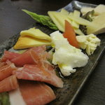 えいじ庵 - 生ハムとチーズの盛り合わせ\840