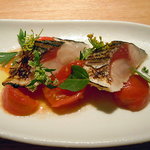 イタリアン オット - 三重県尾鷲より　鯖の炙り　高知県産フルーツトマトと共に