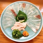 小魚料理 とみ助 - カワハギの薄造り、絶品です‼️肝の色艶をご覧頂ければその美味しさを容易にご想像頂けると思います(o^^o)