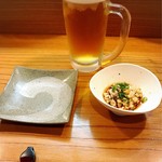 小魚料理 とみ助 - 先ずは生ビールと先付けでスタート！
