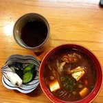 小魚料理 とみ助 - 〆はイクラめし(写真無し)、メバルの赤出汁、香の物3種(自家製)です。