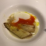 Restaurant27 - ホワイトアスパラ 温泉卵のせ 黄身が濃い