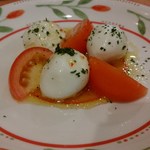 サイゼリヤ - トマトとモッツァレラチーズ