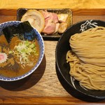 中華蕎麦 とみ田 - 「つけめん並」(900円)＋「厳選焼豚トッピング」(600円)