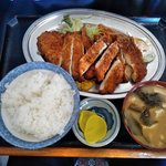 キッチンあべ - とりかつ（小ライス，みそ汁，漬物）