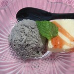 懐石 櫻 - デザート（サクラゴマージュのアイス＆レアチーズのケーキ）