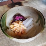 亀甲苑 - お漬物も自然で美味しい