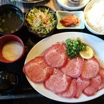 炭火焼肉 韓国苑 - 牛タンランチセット(サラダ、とろろ、ご飯)