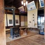 亀甲苑 - 土間の雰囲気が、なんだか落ち着くな～