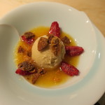 日本料理 みや  - 30年5月　自家製和三盆アイス、赤肉メロンソース、木苺、キャラメリゼアーモンド