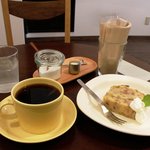 Laura - シティーロースト（コーヒー）とバナナとクルミのパウンドケーキ
