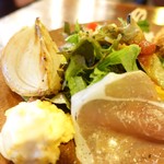 京都 れとろ洋食　LOCAVO - ワンプレートのサラダ