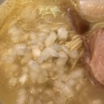 らーめん芝浜 - コクと旨みの奔流を刻み玉葱が爽やかに^^