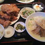 天福 - 唐揚げ定食￥1080選べるラーメンは豚骨ラーメン