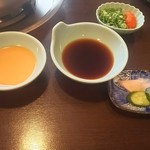 Saryou Mochi Duki - タレ、薬味、お新香