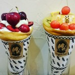クレープリー チロル - アメリカンチェリーとピスタチオ&フロマージュクリーム￥1500,SAKURAプリンアラモード￥1500
