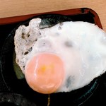 オーモリラーメン - 目玉焼き