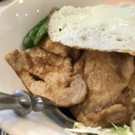 キッチン SALA - しょうが焼き目玉丼 後ろから