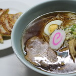 揚子菜館 - 料理写真:ラーメンと餃子