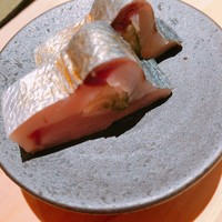 匠 進吾 - 胡瓜と大葉入りの〆鯖