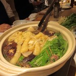 Akasaka Gohandokoro Meshiikoka - 水菜が使ってあるんでハリハリ鍋の名前通りシャキシャキした食感も味わえるお鍋ですね。