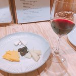 ラ グリーリア - イタリア産チーズの盛り合わせ&サンジョヴェーゼ(グラス)