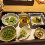 赤坂御飯処 めしいこか - 先ずは立派な前菜の盛り合せから、旬のそら豆やタケノコ等上品な味に仕上げられた前菜です。