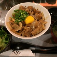 馬刺しと焼き鳥 グルマン三年坂 - 馬ホルモン丼