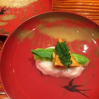 銀座 しのはら - [お椀]
                    帆立貝の真薯、炙り半生ばちこ