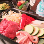 Kakurega Dainingu Rabu - 牛赤身肉と豚トロの鉄板焼3500円コース