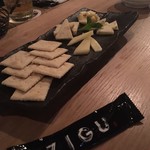 ZIGU - おしぼりとチーズ