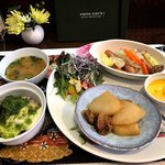 ワイズ カフェ - 