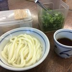 長田うどん - 少し膨張して太くなりヌメりを纏ってるのが釜揚げの特徴