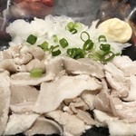 九州 熱中屋 - 唐揚げと比較るすとボリュームが少ない豚しゃぶ