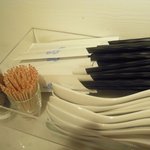 楽観 - 以前の白いカウンター上は狭いがシンプル