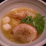 「銀笹ラーメン　塩」800円。