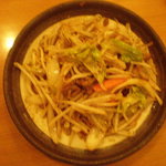 東海大学前CHUBO はっぴ 別館 宴会部 - ｢やわらかとんちゃん炒め」。とんちゃんが少ないけれど、お野菜がとってもおいしい。